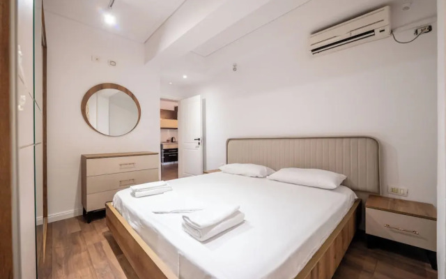 Tirent Apartment Komuna Parisit 2