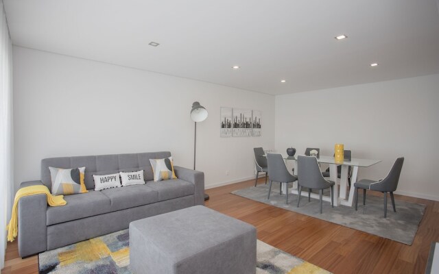 Liiiving -Luxury River View Apartment IV