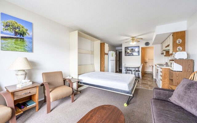 Shoreline Escape. Suite on the Lake