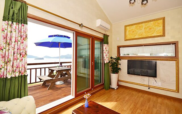 Yeosu Rainbow Pension