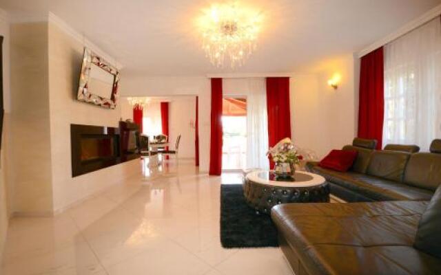 Villa Zare