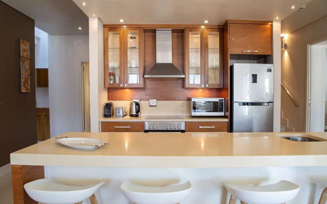 Marine Square Luxury Holiday Suites - Apartments