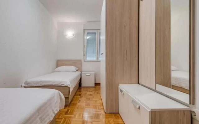 Dino - Spacious Near City Centre - A1