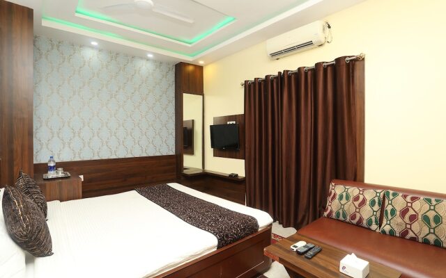 Oyo 564 Town Hall Party Palace And Peace Garden Hotel