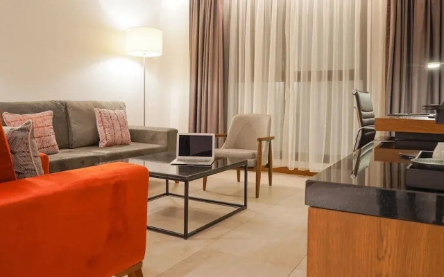 Star Land Hotel Bastos