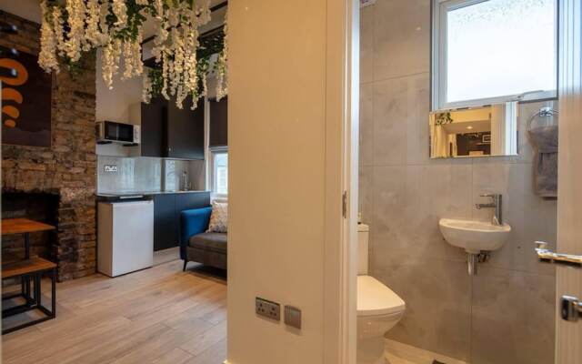 Cosy 1 Bed Duplex - Close to Metro - NW2