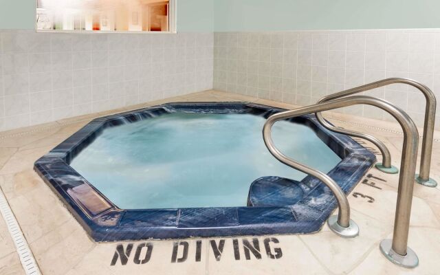 SureStay Plus Hotel by Best Western Bettendorf