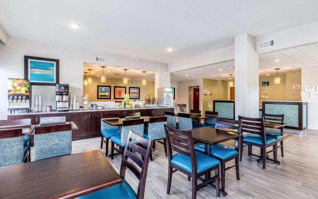 Quality Inn Palm Beach International Airport