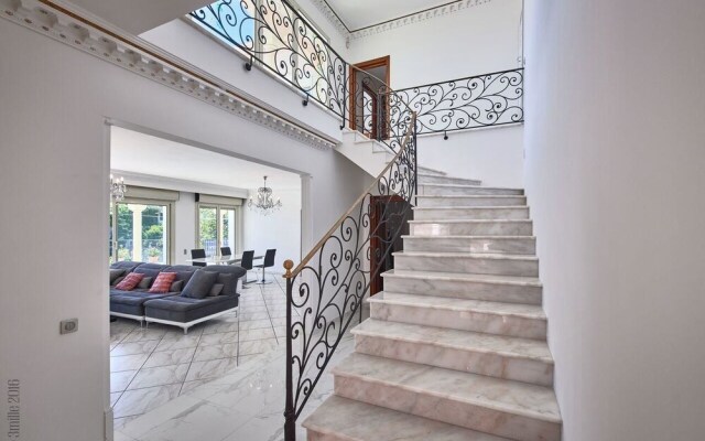 2131 Avenue de Lattre de Tassigny