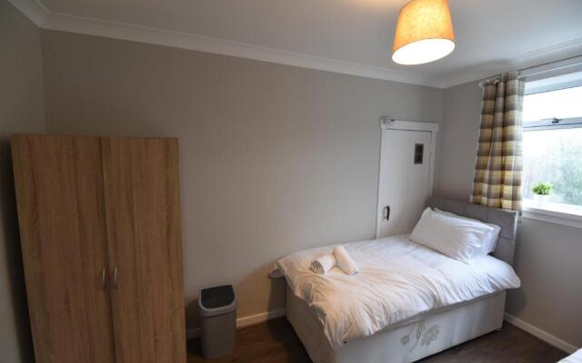 Sighthill 3 Bedrooms with Private Garden