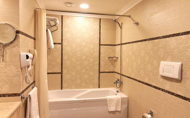 Grand Mir Hotel