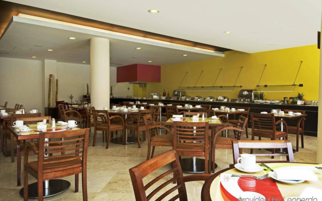 Fiesta Inn Express Perinorte