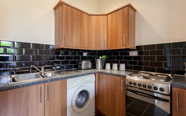 1 Bedroom Traditional Leith Flat