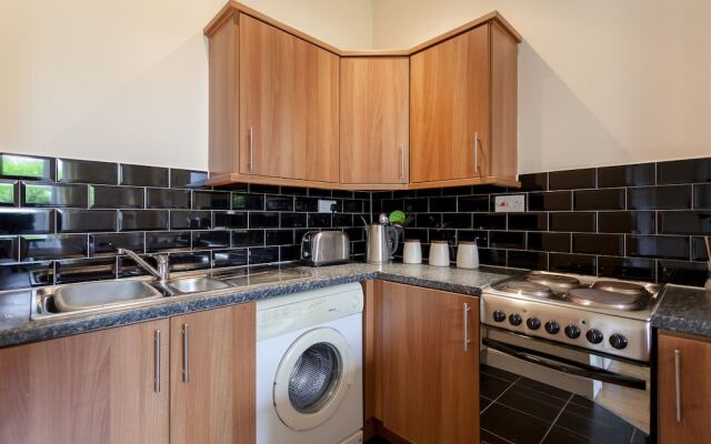 1 Bedroom Traditional Leith Flat