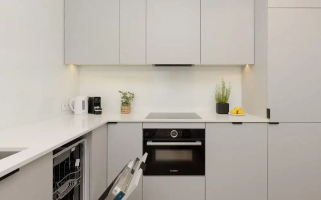 Warsaw Domaniewska by Renters Prestige