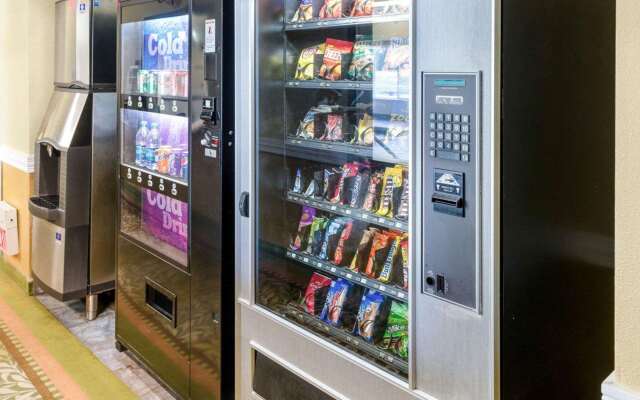 Quality Inn Lakeville North