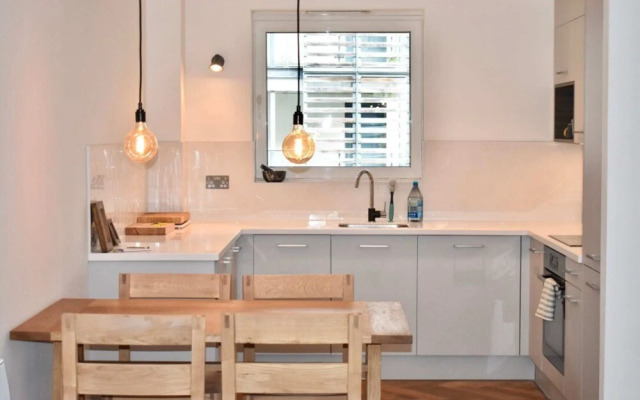 Central 2 Bedroom Modern Apartment