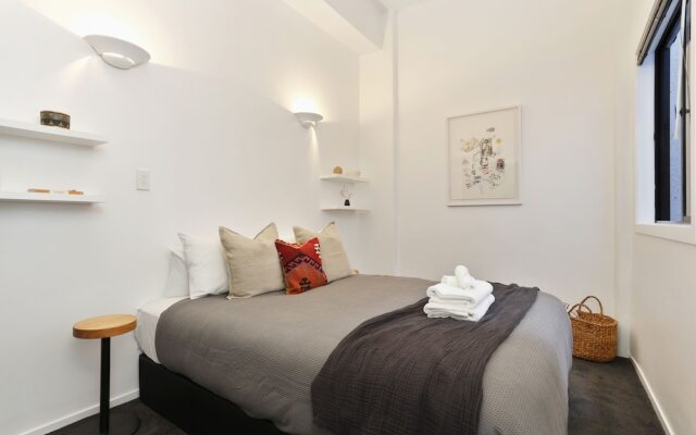 Gorgeous Designer 2 Bedroom in CBD