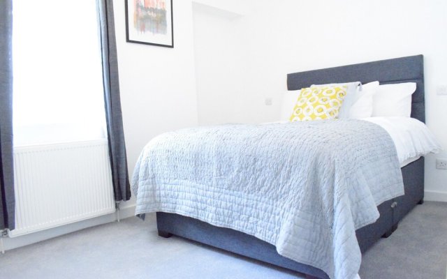 Stylish 3 Bedroom Apartment in Central Balham