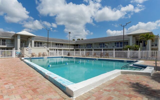 Studio 6 Englewood, FL