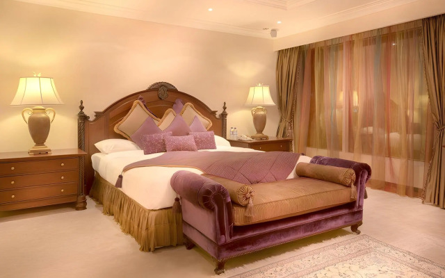 Отель Corniche Abu Dhabi