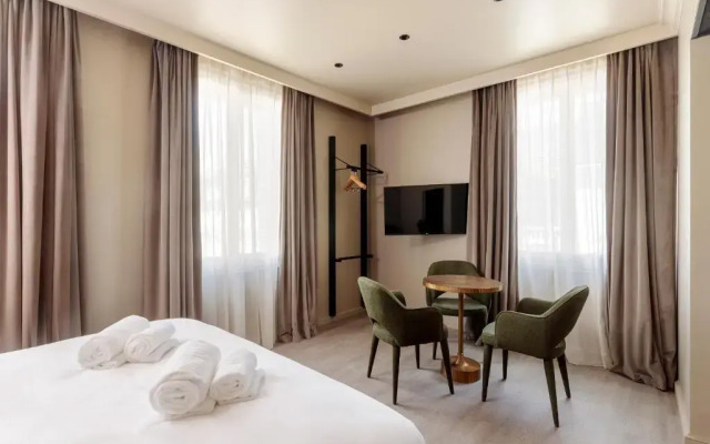 Hôtel Corneille - Entrée autonome, réception en ligne -Encore Mieux