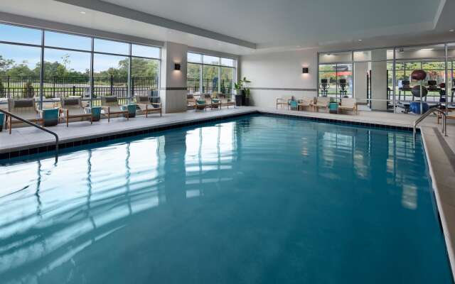 Hampton Inn & Suites Teaneck Glenpointe