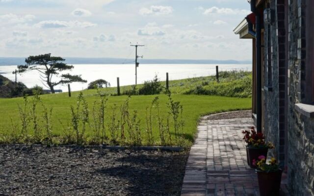 Holiday Home Cae Cwpwl
