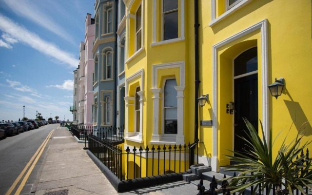 The Nest - 1 Bedroom Apartment - Tenby