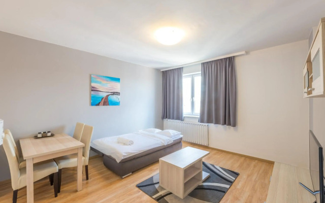 Corvin Plaza Apartments and Suites