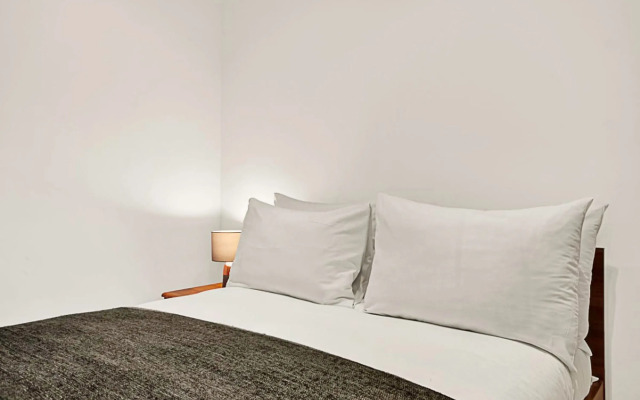 Urban Retreat: Stylish 1-bed Bliss