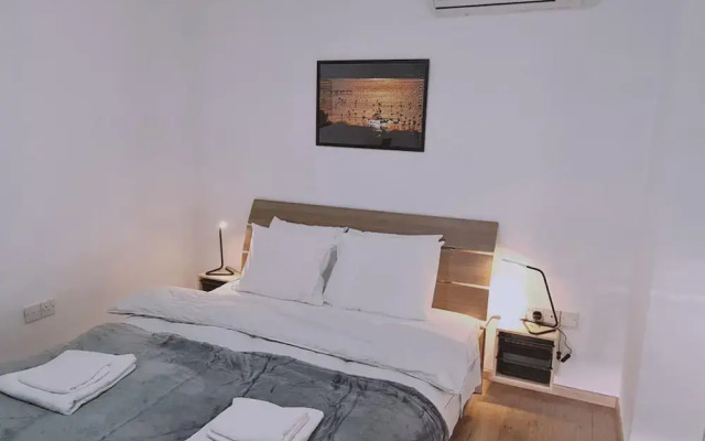 58 LIM - Stay Mystique Apartment