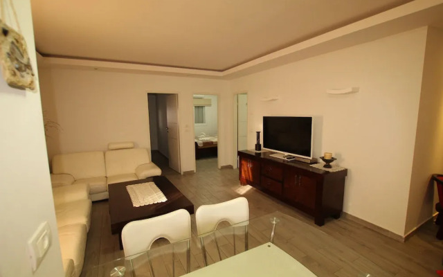 The Seasons Beach Apartment 2