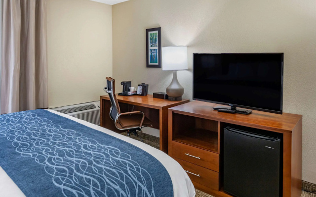 Comfort Inn & Suites Spring Lake - Fayetteville near Fort Bragg