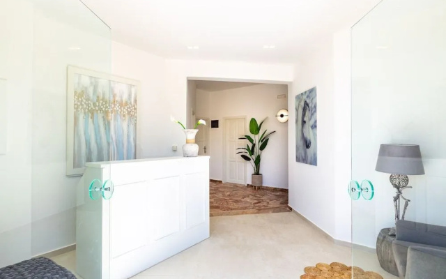 Pinelopi Beach Suites