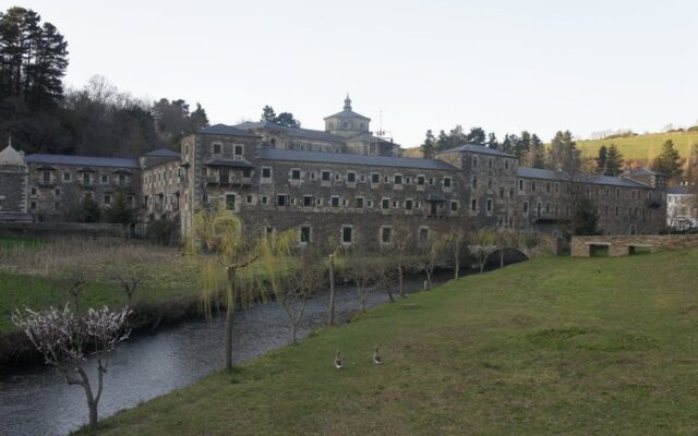 Blue Vista Hill Hotel