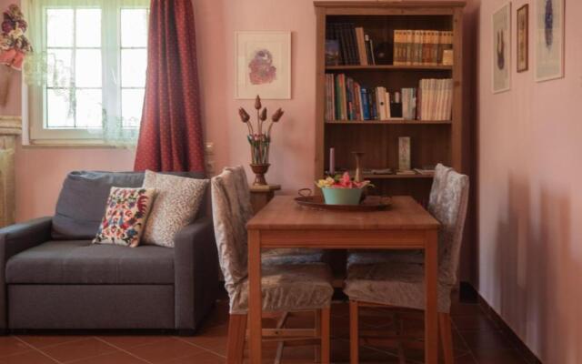 Private Art Studio 50m from sea (1-4 per)