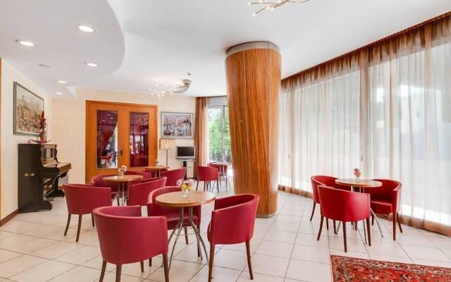 Hotel Aris