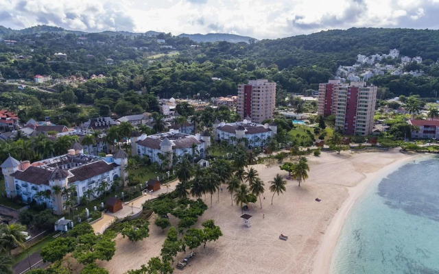 Angel Fish Beach Suites - Turtle Tower