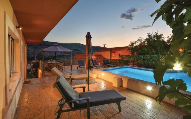 Stunning Home in Srinjine With Wifi and 4 Bedrooms