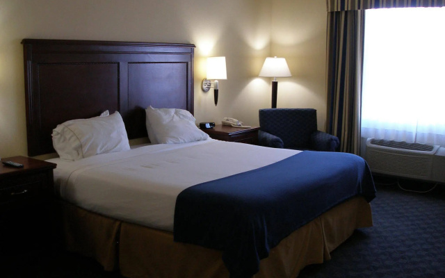 Holiday Inn Express & Suites Pampa by IHG