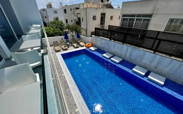 Sunny Blue Hotel