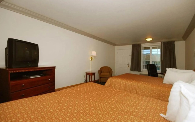 Cloverdale Wine Country Inn & Suites
