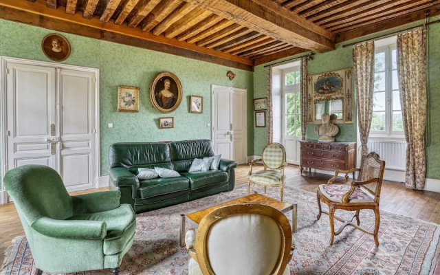 Villa With 4 Bedrooms in Lucenay-lès-aix, With Private Pool, Enclosed