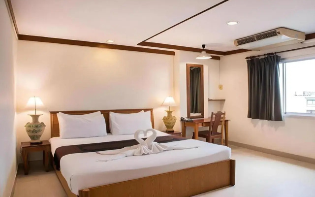 Collection O Howard Square Boutique Hotel