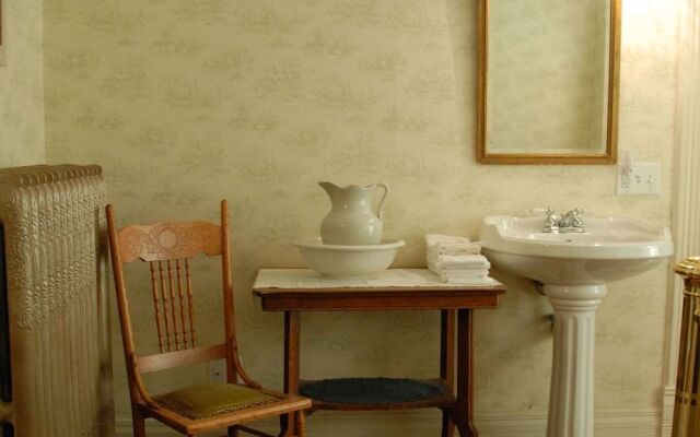 Stauer House Bed and Breakfast