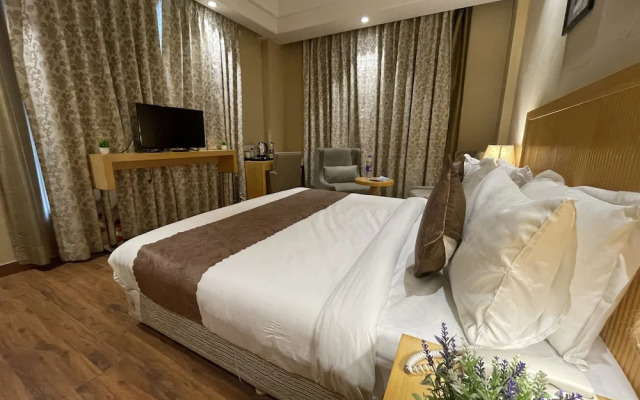 Saltstayz Select - Galleria Market & Golf Course Road