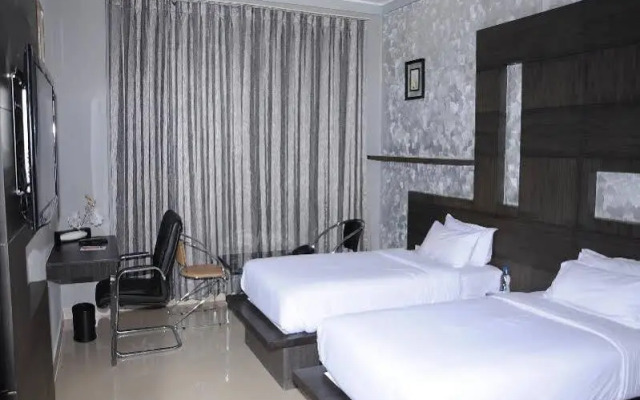 Gold Ray Residency