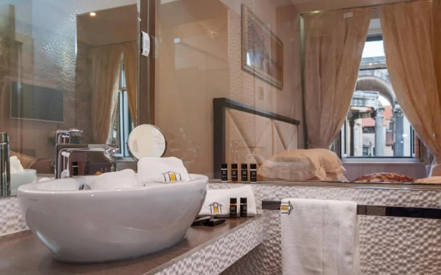 Antique Split Luxury Rooms