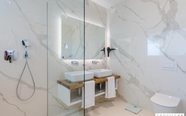 Pax in Sutivan with 3 bedrooms and 3 bathrooms